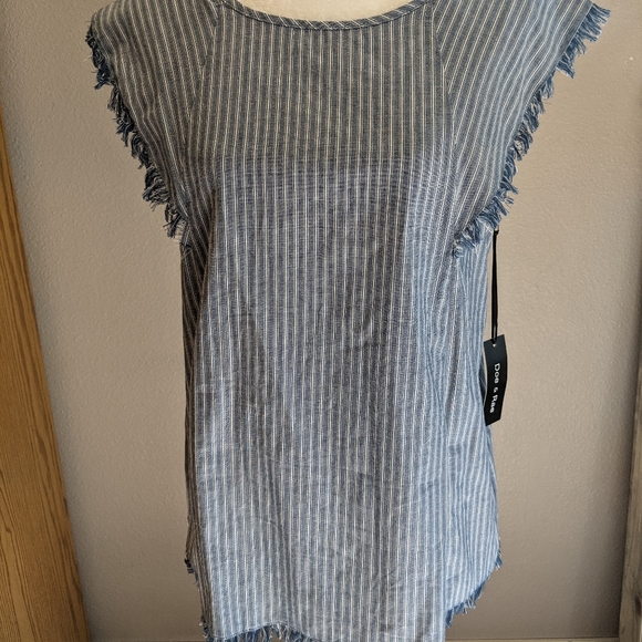 Doe & Rae Striped Blue/White Top Raw Hem Flutter Sleeves New Size Medium - Picture 3 of 10